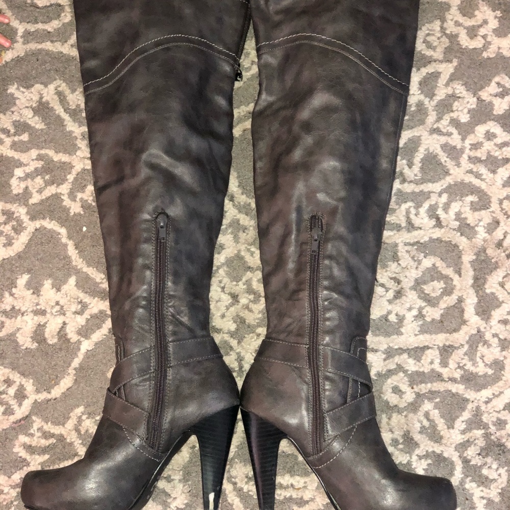 Guess OTK grey boots with buckles